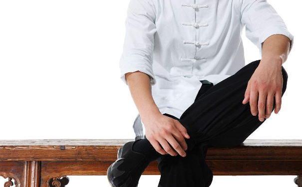 男人跷二郎腿有什么危害？男人喜欢跷二郎腿是什么原因？(1)