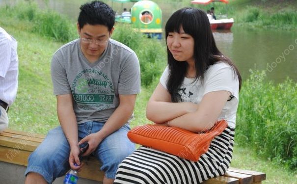 学霸带百本证书相亲，网友：人傻证多！(4)