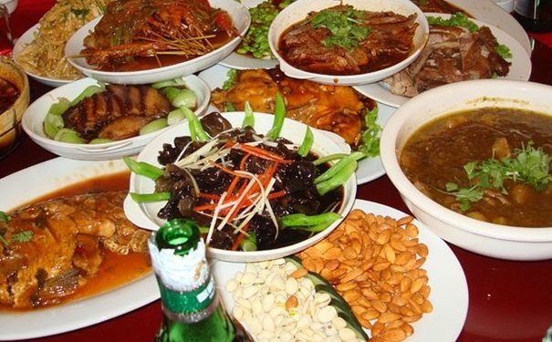 晚餐吃太饱有哪些危害？晚餐如何进行最养生？(1)