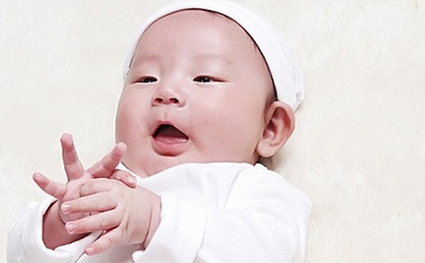 新生儿打嗝怎么拍嗝？孩子打嗝了的方法是怎样的？(1)
