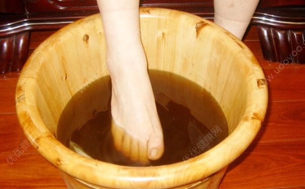 冬天用艾叶泡脚好吗？冬天泡脚