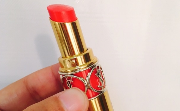 ysl是什么牌子？ysl圣罗兰是什么档次？(1)