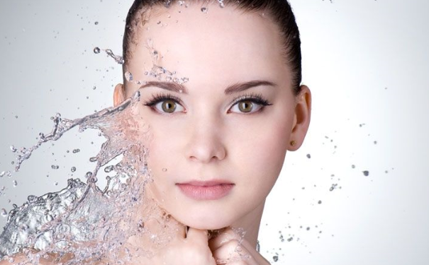 敷补水面膜真的可以补水吗？如何打造水嫩肌肤？(1)