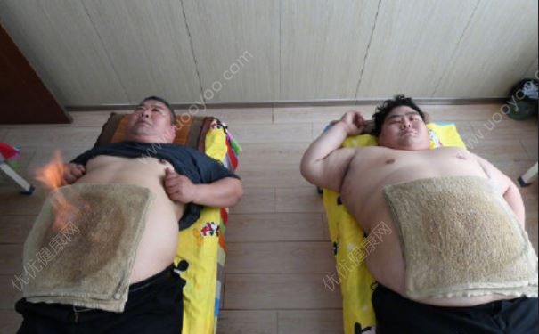 胖儿子应聘屡遭拒，胖爸爸陪儿减肥共减重303斤(2)