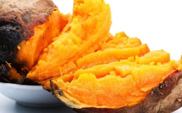 烤红薯的皮可以吃吗？冬天吃烤红薯可以吃皮吗？[多图]
