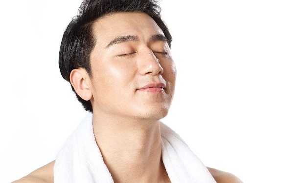 秋季男士怎样护肤？秋季男士护肤方法有哪些？(1)