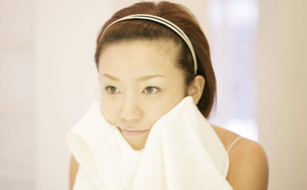 洗脸水中加入什么能永葆青春？用什么洗脸能永葆青春？(1)