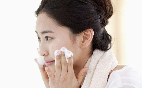 鼻翼肌肤如何护理？肌肤保养如何防止蜕皮？(1)