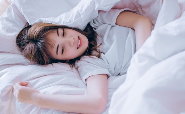 女人睡前如何保养肌肤？睡前错误的护肤方法有哪些？(1)