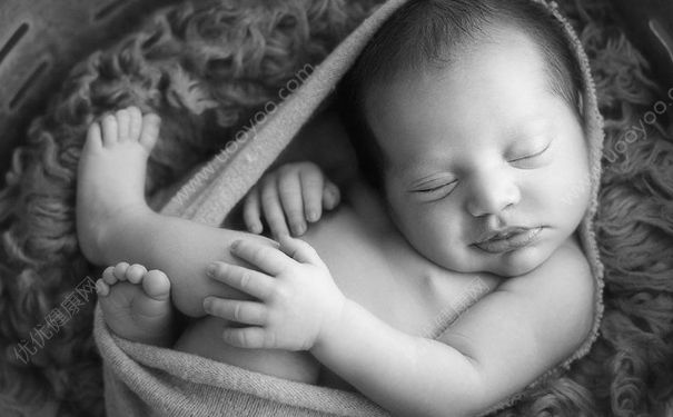 婴幼儿的胎毛要怎样修理？给宝宝洗头要注意什么问题？(3)