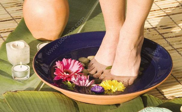 一盆泡脚水是这样治病的 泡脚水可以治病吗？(3)