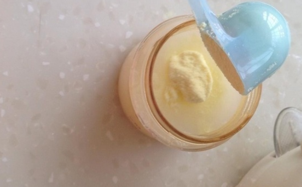 宝宝不吃奶粉的原因是什么？宝宝不吃奶粉要注意什么？(1)