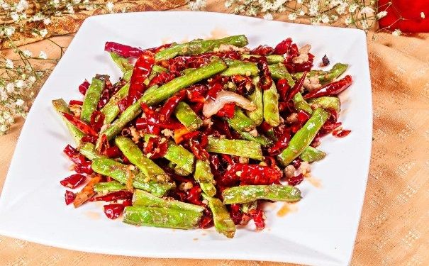 疑食用未熟扁豆中毒，95人被送医，扁豆不煮熟真的有毒吗？(4)