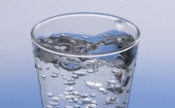 饮水机冷热水兑着喝会中毒吗？饮水机热水和冷水一起喝会怎样？(1)