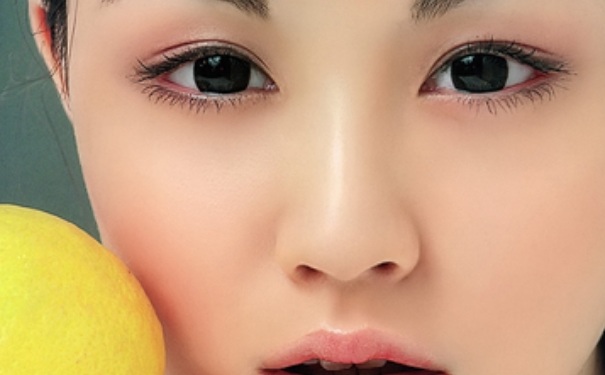 睡前用什么洗脸比较好？这样祛斑又美白？(1)