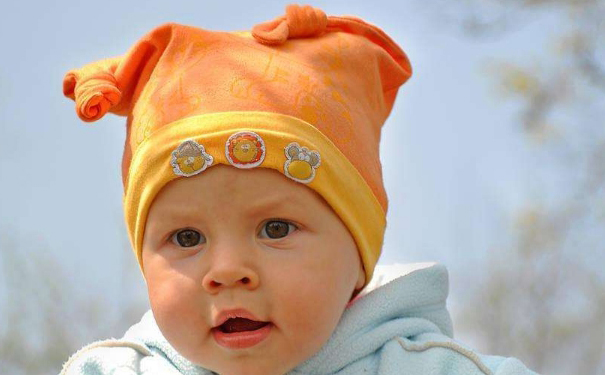 婴幼儿换尿布具体步骤是怎样