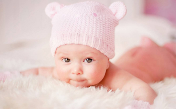 婴幼儿溢奶主要是什么原因造成的？宝宝经常哭是什么原因？(1)