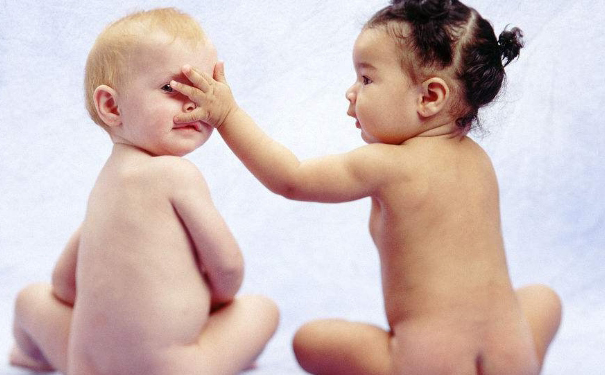 孩子发育正常是怎样的标准？婴幼儿视觉是怎样发展的？(1)