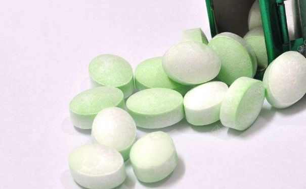 可乐加薄荷糖为什么会喷出来？这种有趣的现象揭秘！(4)