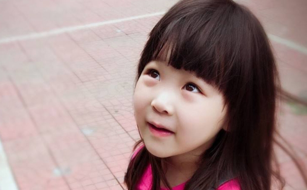 为什么有的小孩子喜欢尖叫？婴幼儿有哪些小动作需要注意？(1)