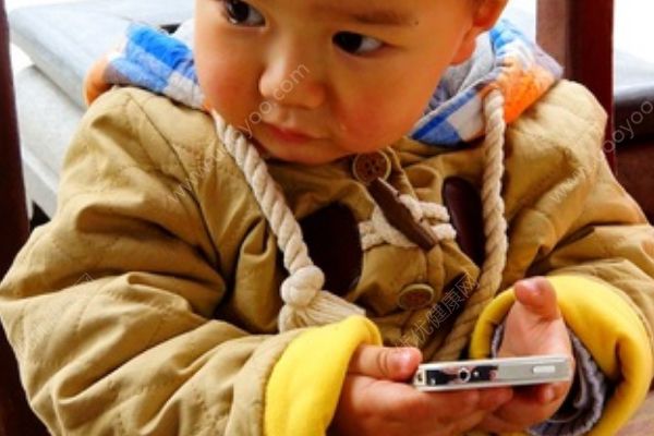2岁娃连续输错密码，苹果iPhone提示停用47年(3)
