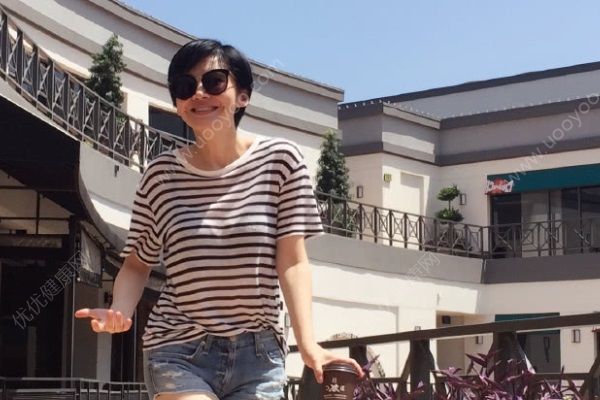 许晴年后胖七斤，竟将旗袍纽扣崩掉三颗，年后如何减肥？(2)