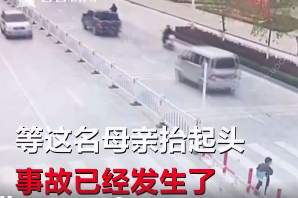 手机比孩子重要？亲妈低头玩手机孩子被撞飞(2)