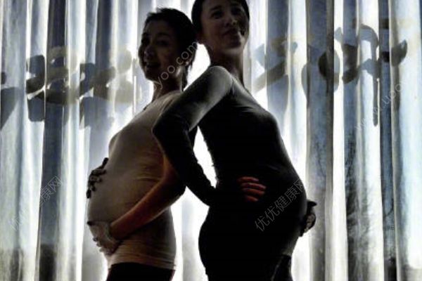 蒋勤勤晒孕肚照，怀孕几个月显肚子？(4)