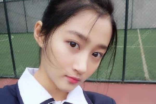 关晓彤摊上大事了！违反校规被劝留级，刘天池老师两个字嘲讽(1)