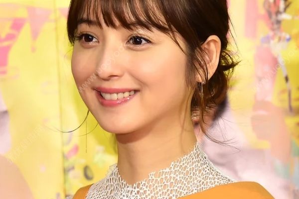 佐佐木希怀孕后首现身，孕肚不显身材苗条(2)