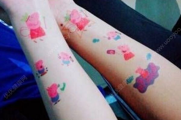 小猪佩奇带起纹身热，有人花万元把小猪佩奇纹在身上(4)
