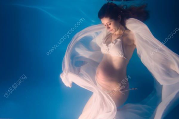 急救医生口对口吸出婴儿误吞的羊水：没想到这么咸(4)