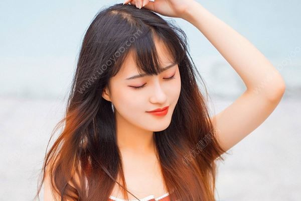 头皮屑越来越多怎么办？7个妙招帮你减少头皮屑(2)